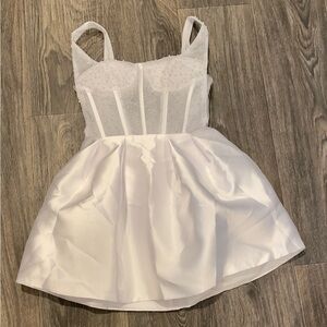 White pearl beaded too dress with pockets. Size XS. No brand